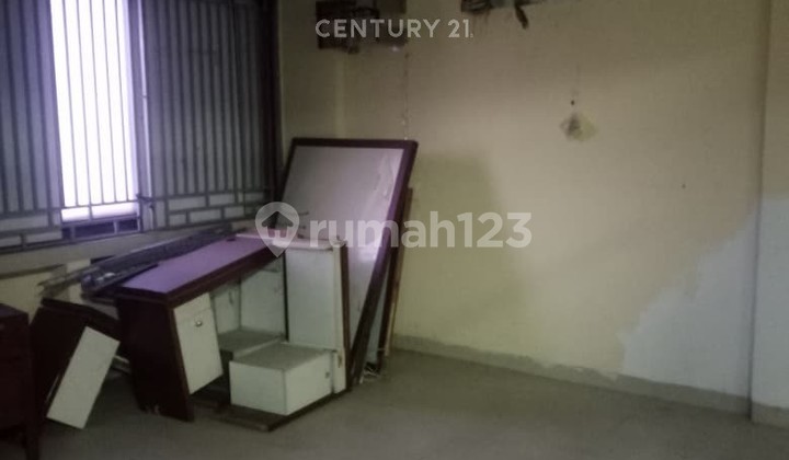 For Sale: 4-Storey Linked Shophouse, Former Office in West Jakarta 2