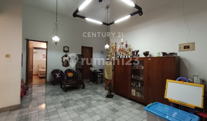 Rumah Cantik 2 Lt Ada Taman Luas Area Senopati Jakarta Selatan  2