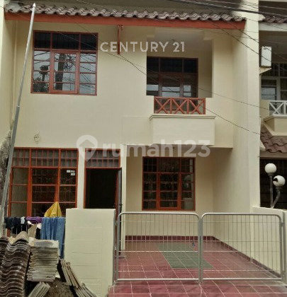 Rumah Rapi 21/2 Lantai di Pondok Mitra Lestari Kranji Cakung Rumah Rapi 21/2 Lantai di Pondok Mitra Lestari Kranji Cakung