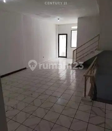 For Rent: Strategic Location Shop House in Green Garden, West Jakarta