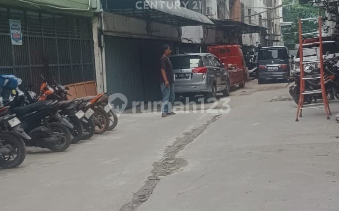 Ruko 4 Lantai di Jakarta Barat Siap Huni Ruko 4 Lantai di Jakarta Barat Siap Huni
