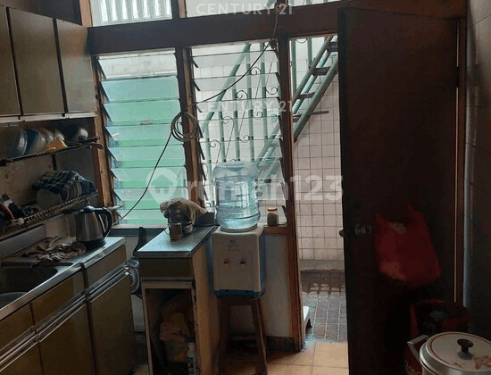 Rumah 2 Lantai di Jantung Kota Jakarta Timur Dekat St Jatinegara 2