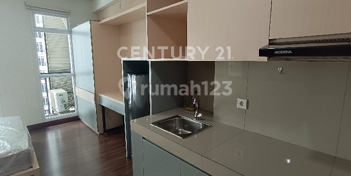 Quick Sale Fully Furnished Apartment with Pool View in Puri Orchard Quick Sale Fully Furnished Apartment with Pool View in Puri Orchard