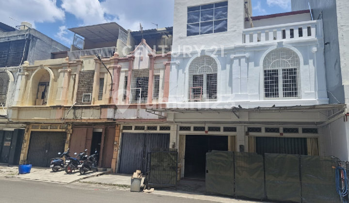 Strategic Shophouse for Rent 1000 Near Cengkareng Ring Road