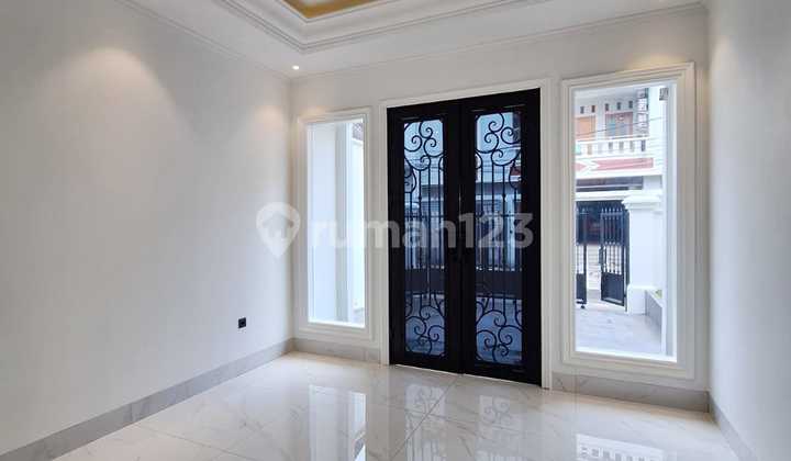 Brand New House 2 Lantai – American Classic, Jakarta Pusat ZN51 2
