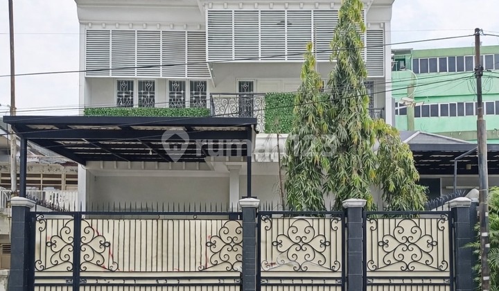 Dijual Rumah Premium Rawamangun - LT 267M² LB 386M², Bebas Banjir, SHM Da05 Dijual Rumah Premium Rawamangun - LT 267M² LB 386M², Bebas Banjir, SHM Da05