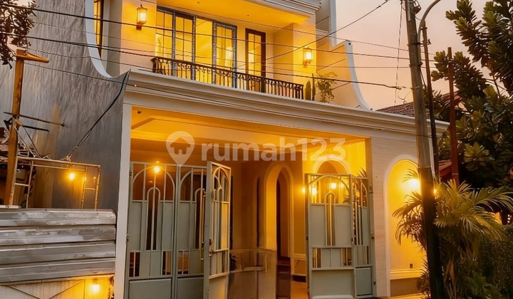 Rumah Baru American Classic 350 M² di Billymoon Pondok Kelapa - Garasi 3 Mobil Zn90 Rumah Baru American Classic 350 M² di Billymoon Pondok Kelapa - Garasi 3 Mobil Zn90