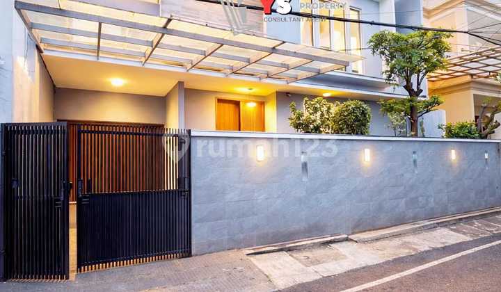 "Elite Residence in Cempaka Putih! 2-Story House, 340M² Spacious - Strategic & Traffic-Free"