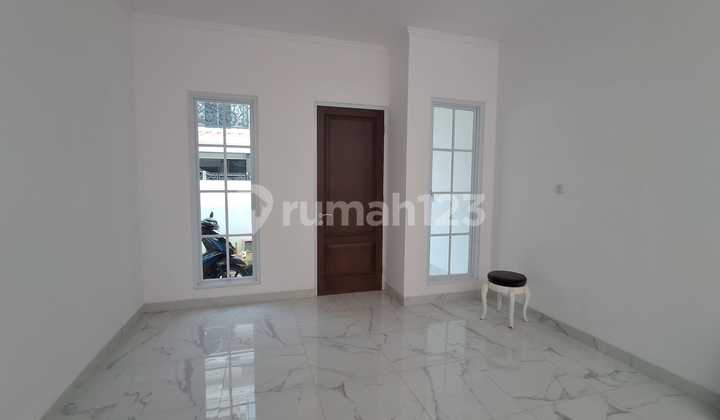 "New House for 2 Billion in Cempaka Putih?! Strategic Location & Ready to Occupy!" 2