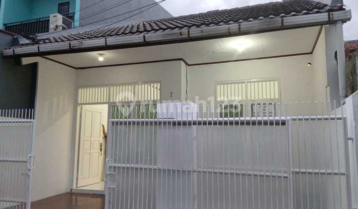 Rumah Strategis Pondok Kelapa - SHM, Siap Huni, Harga Terjangkau 1,1 M