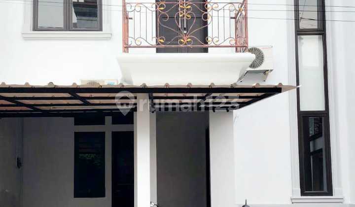 "Rumah Modern 2,5 Lantai di Cipinang Muara Cuma 2,9 M!" One Gate System S718 2