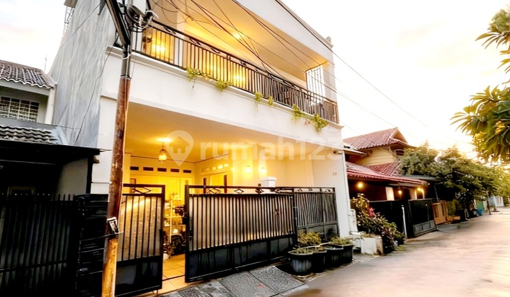 Rumah Mewah 2,5 Lantai Akses Jalan 2 Mobil di Komplek Pondok Bambu - SHM, Bebas Banjir, Harga 2,1 M Rumah Mewah 2,5 Lantai Akses Jalan 2 Mobil di Komplek Pondok Bambu - SHM, Bebas Banjir, Harga 2,1 M