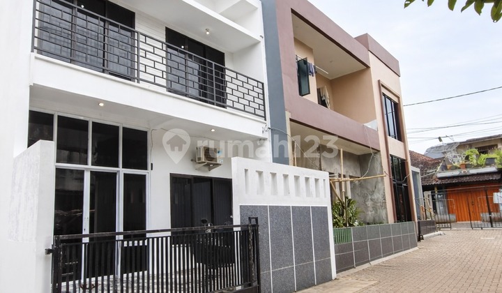 Rumah 2 Lantai Harga 1,3 Man Siap Huni Pondok Kelapa Duren Sawit - Dekat LRT, Bebas Banjir! 391 Rumah 2 Lantai Harga 1,3 Man Siap Huni Pondok Kelapa Duren Sawit - Dekat LRT, Bebas Banjir! 391