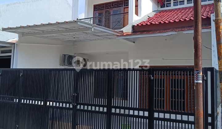 Rumah 2 Lantai Dalam Komplek Pondok Bambu – Jalan Lebar Muat 2 Mobil! 2