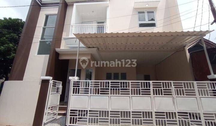 Dijual Take Over Rumah 2 Lantai Di Cilodong 4 Kamar  1