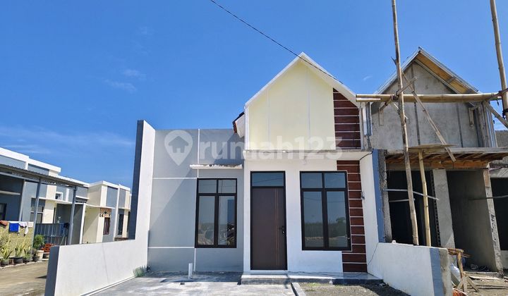 Rumah Scandinavian SHM di Dekat Tol Bebas Banjir