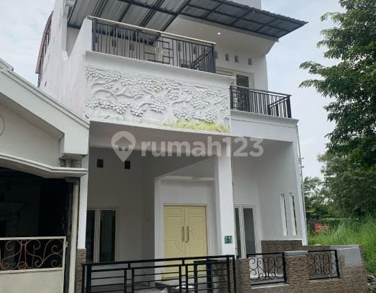 For Sale: Stunning House. Move-in Ready. *Location: Puri Surya Jaya (PSJ) Housing Estate, Cluster. Gedangan, Sidoarjo. 2