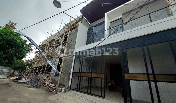 Exclusive Boarding House Fully Furnished
Location: Soekarno Hatta Garden, Malang 2