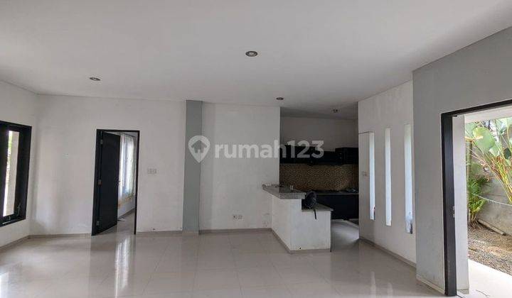 3 Bedroom House Kerobokan 5 Minutes To Seminyak 2