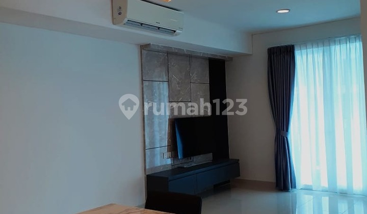 ruang makan sewa apartemen 2+1br semi furnished