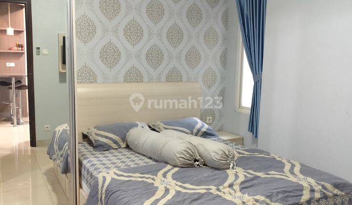 kamar tidur sewa apartemen 2br lokasi strategis