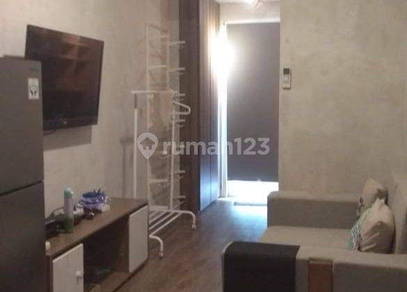 ruang tamu sewa apartemen 1br siap huni