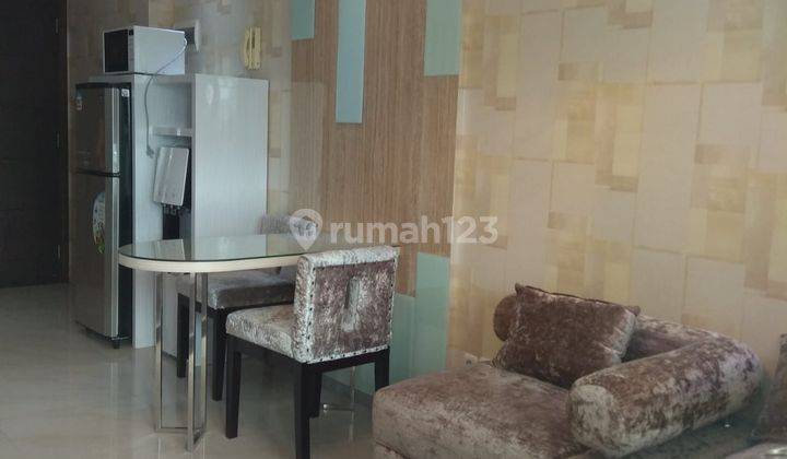 ruang tamu sewa apartemen 2br dekat rs