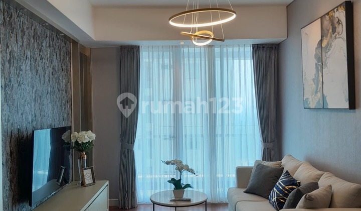 ruang tamu sewa apartemen 3+1br brand new