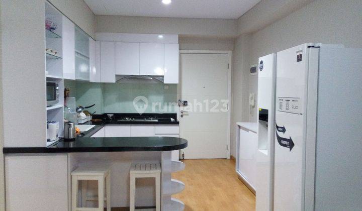 ruang makan sewa apartemen 3br full furnished