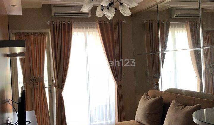ruang tamu sewa apartemen 2br dekat mall