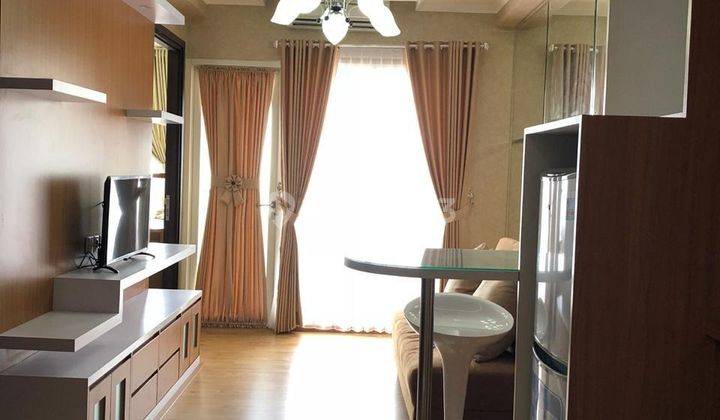 ruang tamu sewa apartemen 2br dekat mall