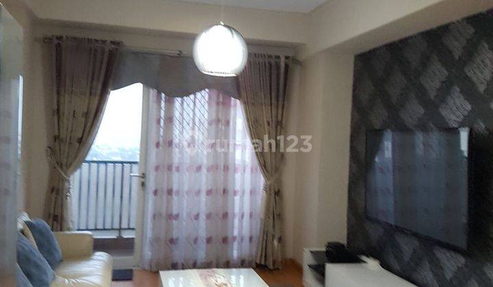 ruang tamu sewa apartemen 3br full furnished