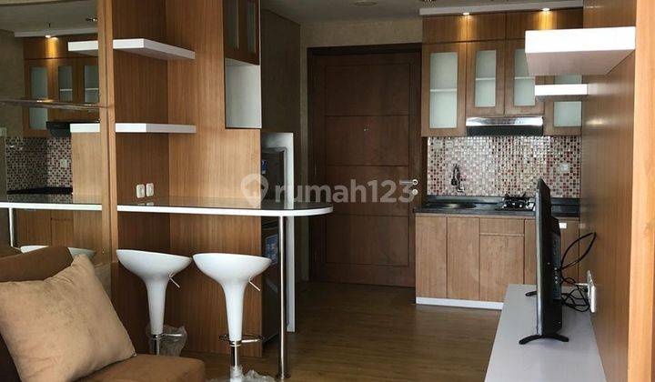 ruang tamu sewa apartemen 2br dekat mall