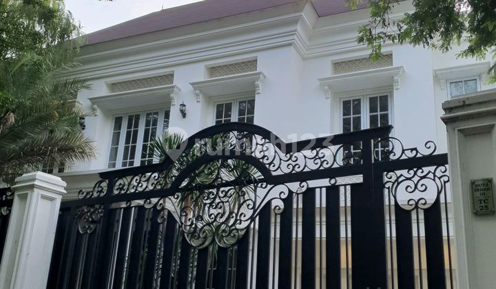 For Rent Beautiful Cozy Luxury House in Pondok Indah, Walking Distance to JIS, Nice House with SHM in Pondok Indah