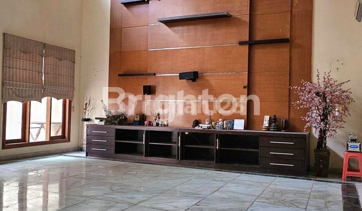 RUMAH MEWAH SIAP HUNI SHM  ROW JALAN 2 MOBIL