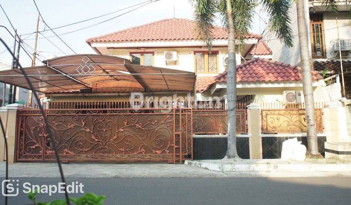 Rumah Mewah 2 lantai Kayu Putih Selatan 1