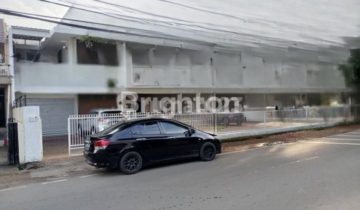 Rumah 2.Lt sekaligus Tanah  Posisi Hoek dan Strategis