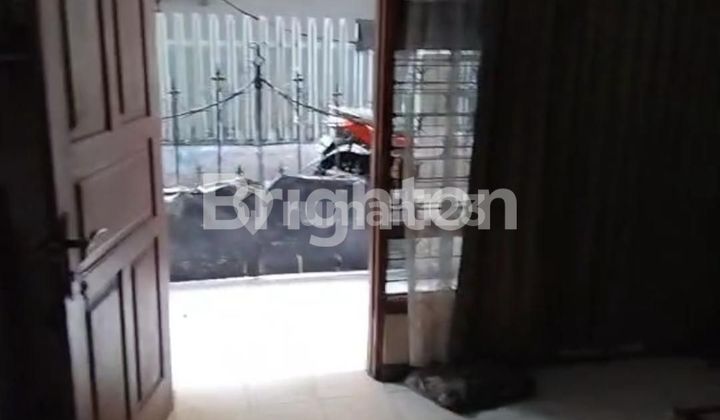 Jual Murah Rumah Hoek 2 lt Luas, Daerah Kartini 