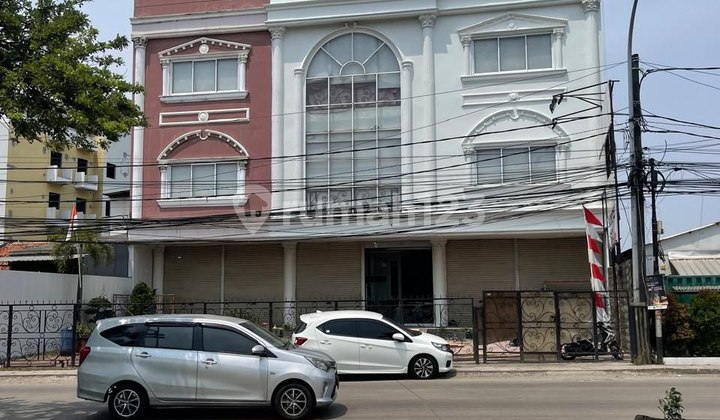 Dijual dan Disewakan Gedung/ Ruko Siap Pakai di Jl. Raya Benda Tangerang Banten