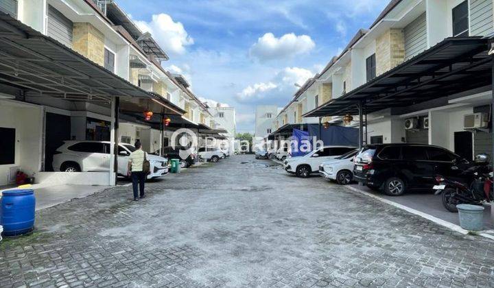 VILLA JALAN PEMBANGUNAN KOMPLEK VILLA KARYA AVENUE 1