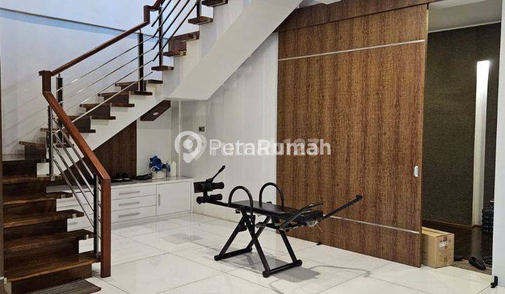 Villa Jalan Putri Hijau  2