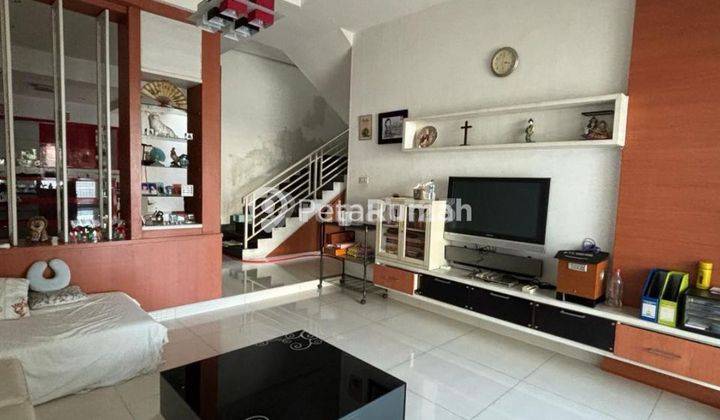 Villa Jalan Perintis Kemerdekaan Komplek Jati Residence 2