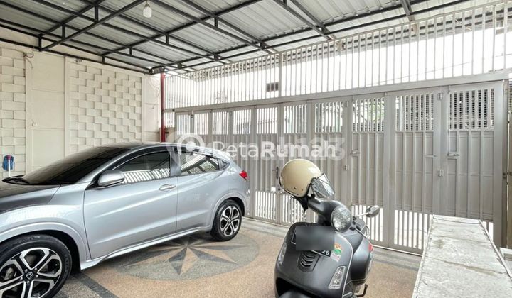 Shop House on HM Yamin & Aksara Regional Heroes Road.