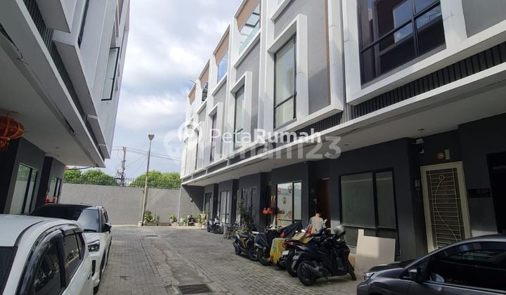 DIJUAL TOWNHOUSE JALAN BUKU KOMPLEK THE PENTHOUSE-MEDAN PETISAH