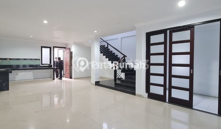 Villa Jalan Emas Daerah Wahidin Dekat Sutrisno 