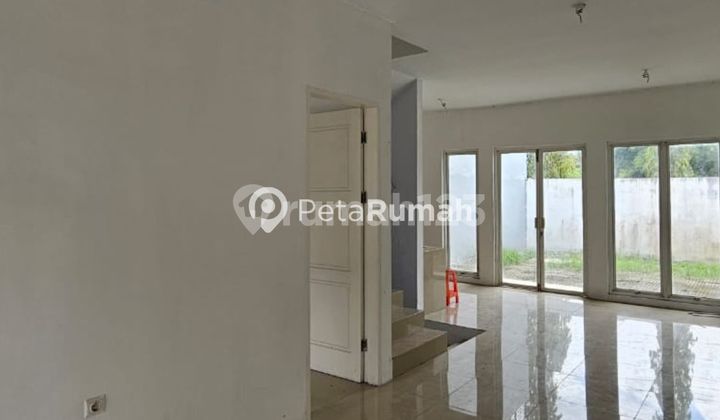 FOR SALE VILLA ON GRAHA METROPOLITAN STREET, AMARI GOLF RESIDENCE COMPLEX - KAMPUNG LALANG MEDAN SUNGGAL