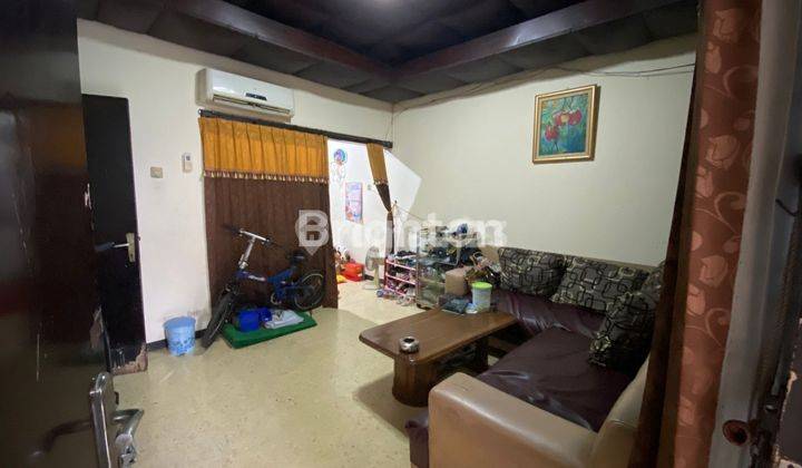 RUMAH DI TENGAH KOTA SURABAYA 2