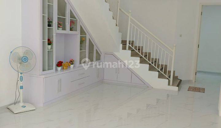 Rumah Pakuwon City Surabaya Full Renovasi Semi Furnished 1