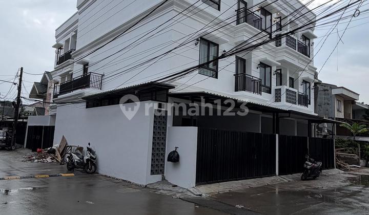 Rumah Design American Classic Lingkungan Nyaman dan Tenang