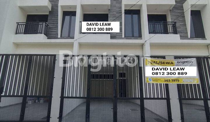 RUMAH BARU TAMAN RATU 3 LANTAI Row 2 mobil 1